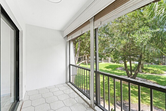 Building Photo - 3101 Oakland Shores Dr