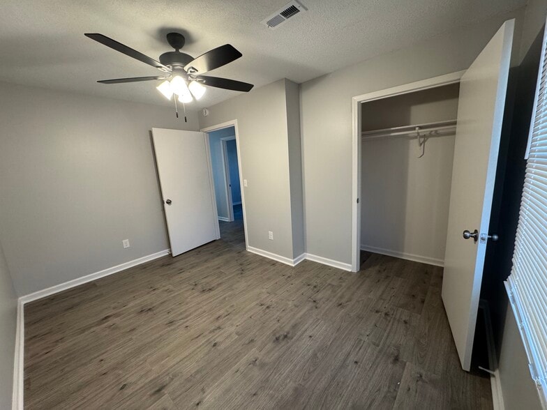 Building Photo - 1214 E Johnston St