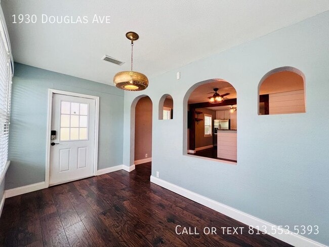 Building Photo - 1930 Douglas Ave