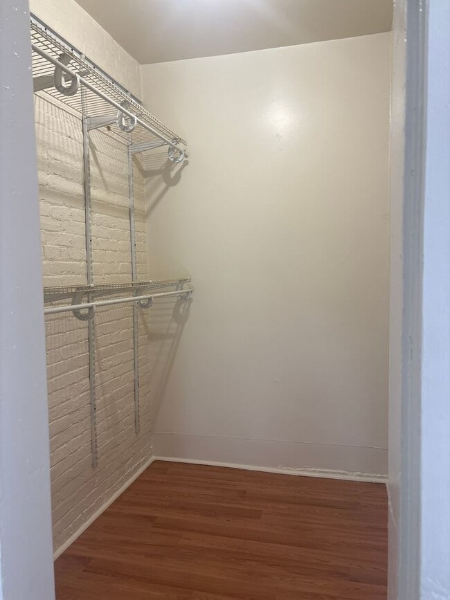 Building Photo - 1st Floor 1 Bedroom Apartment in Downtown ...