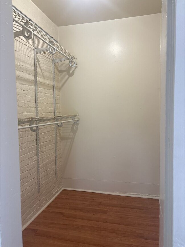 Building Photo - 1st Floor 1 Bedroom Apartment in Downtown York City