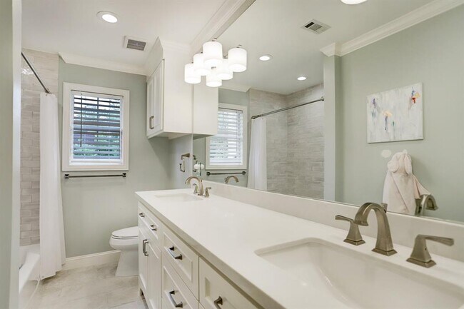 Building Photo - 12731 Trail Hollow Dr