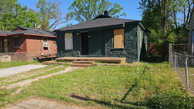 Primary Photo - 2238 Curry Ave