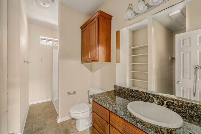 Building Photo - 304 Forest Dr Loop