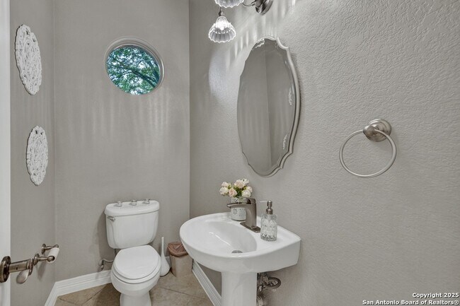 Building Photo - 9752 Trophy Oaks Dr