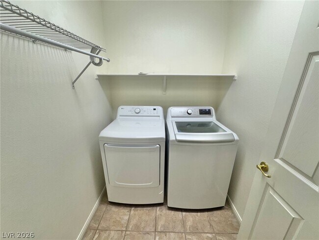 Building Photo - 584 Playa Linda Pl