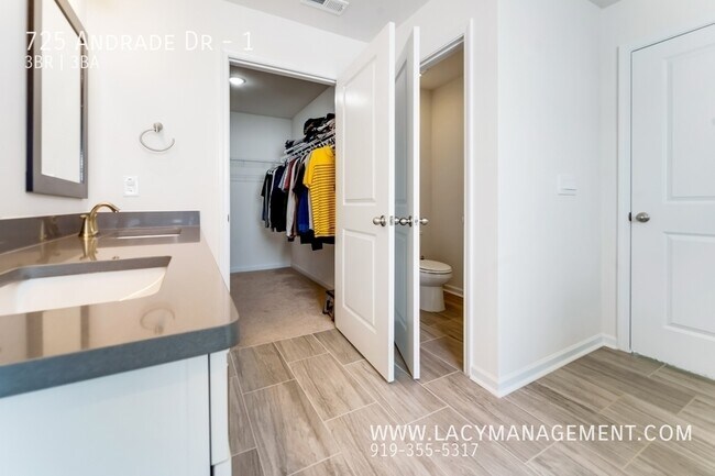 Building Photo - 725 Andrade Dr