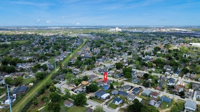 Building Photo - 7919 Brays St