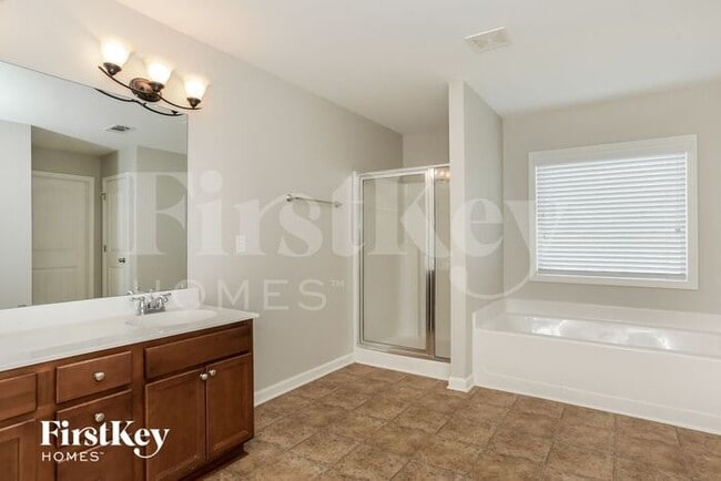 Building Photo - 6252 Stonelake Dr SW