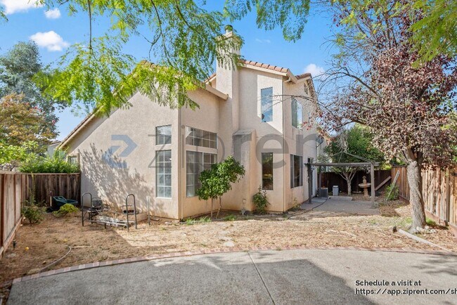 Building Photo - 514 Issac Ct
