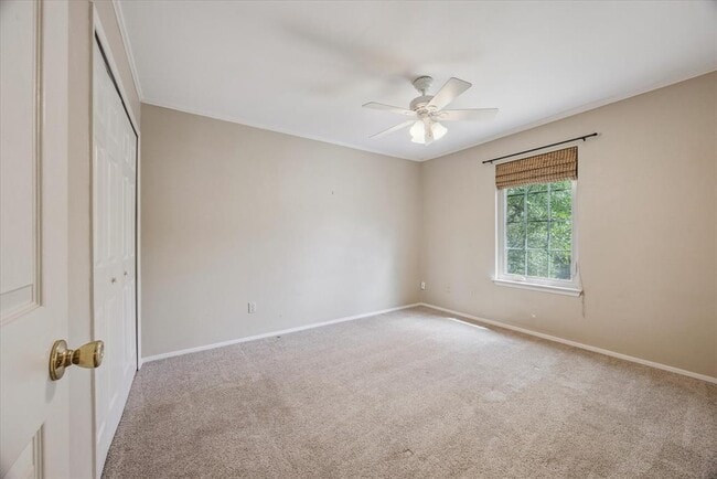 Building Photo - 1402 Doonesbury Dr