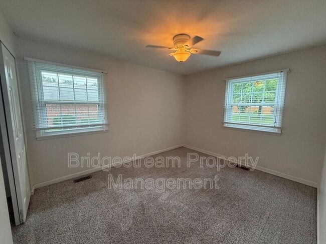 Building Photo - 4225 Fernbrook St