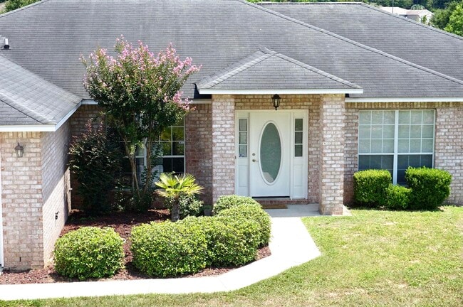 Building Photo - 218 Trish Dr