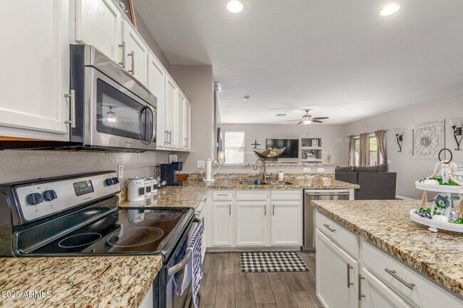 Building Photo - 12910 W Glenrosa Dr