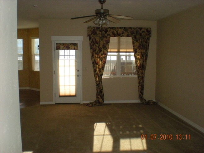 Building Photo - Beautiful 3 Bedroom 2 Bathroom House  **NE...