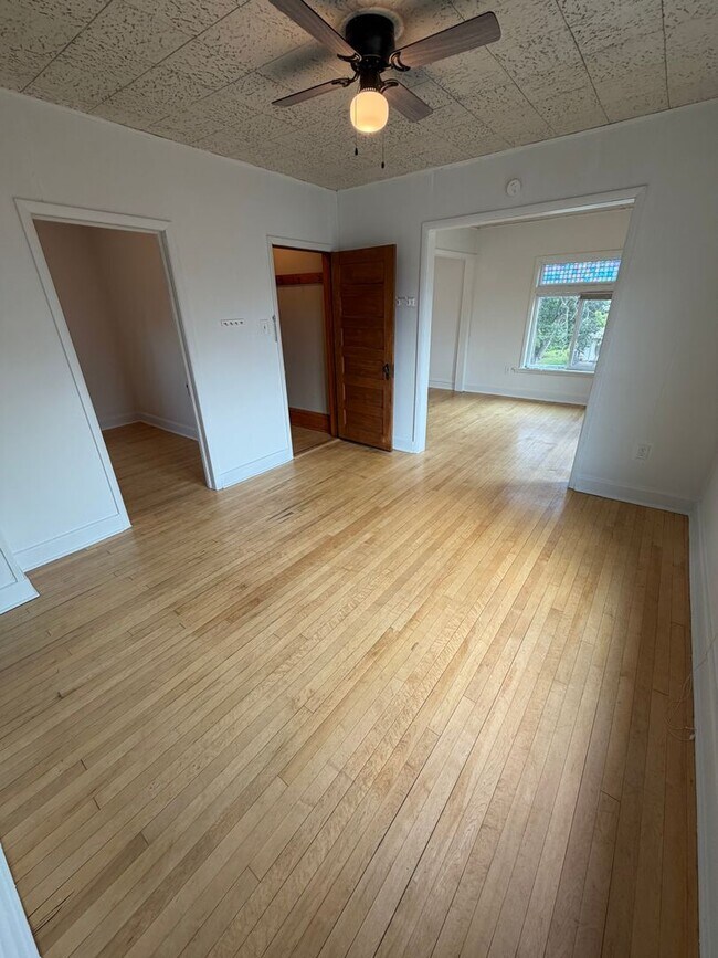 Building Photo - 409 N 51st Ave W
