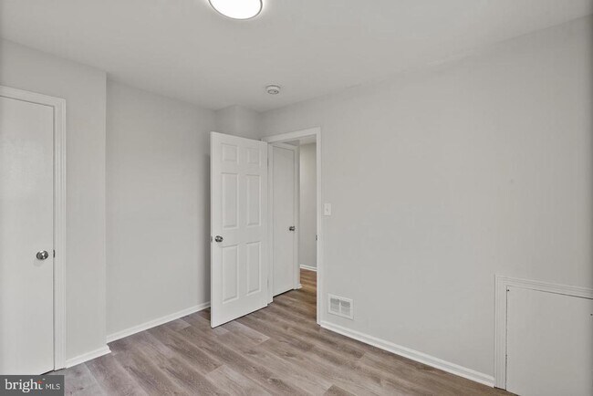 Building Photo - 8047 Park Haven Rd