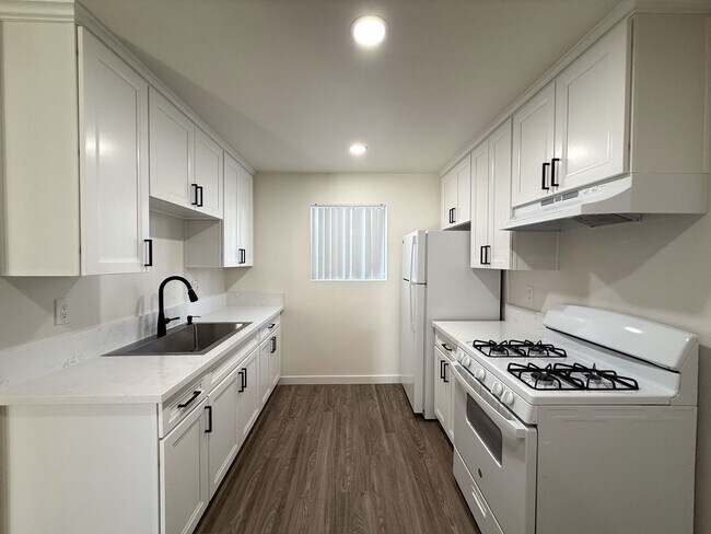 Building Photo - 123 W Olive Dr