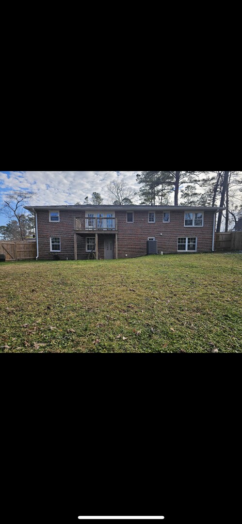 Building Photo - Lovely 3 Bedroom home