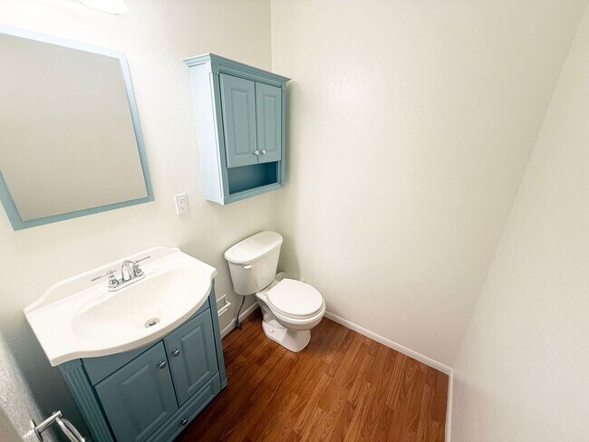 Building Photo - Clean & Quiet 3 Bed / 2.5 Bath Town Home with 2 Car Garage in Arvada