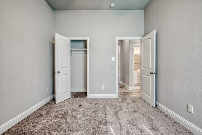 Building Photo - 207 Gardenia Dr