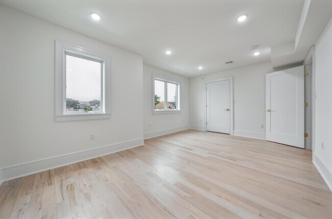 Building Photo - 6719 Meadowview Ave