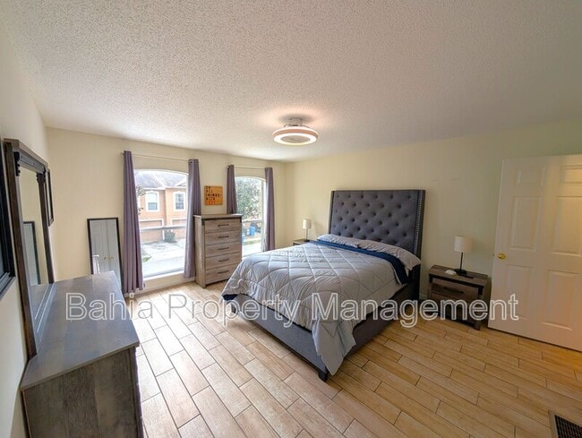 Building Photo - 4656 Ashburn Square Dr