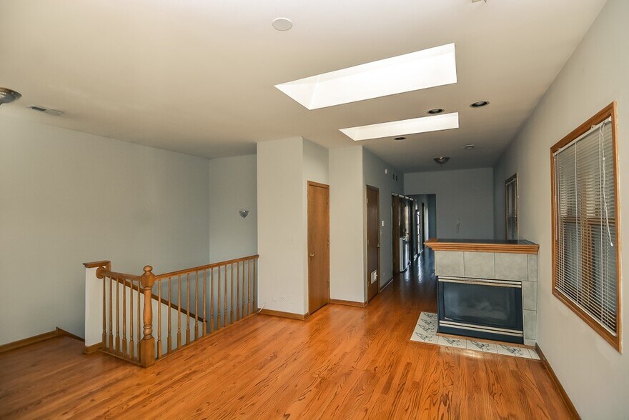 Building Photo - 3721 N Janssen Ave