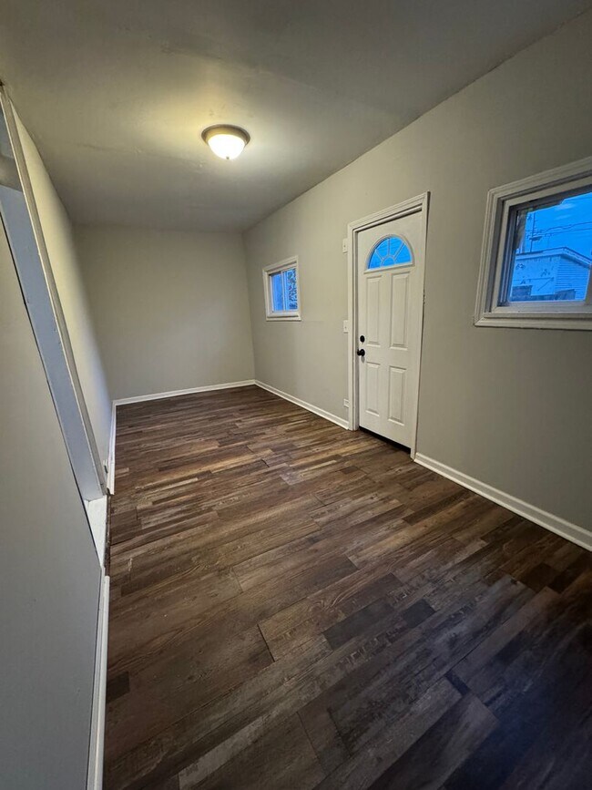 Building Photo - 1147 Heaton St