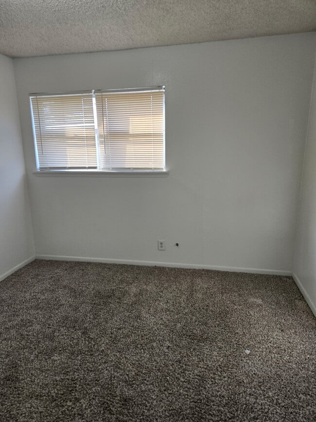 Building Photo - 127 Regency Ave