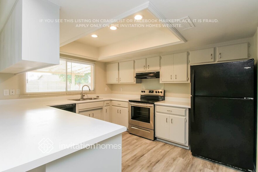Building Photo - 2343 E Loma Vista Dr