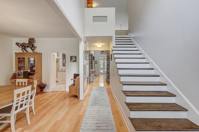 Building Photo - 8745 Old Charlotte Pike