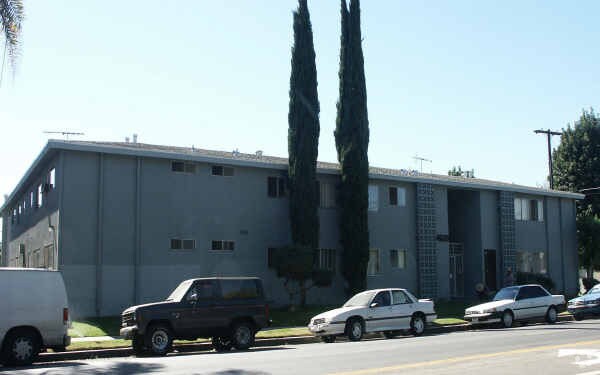 Building Photo - 14320 Vanowen St