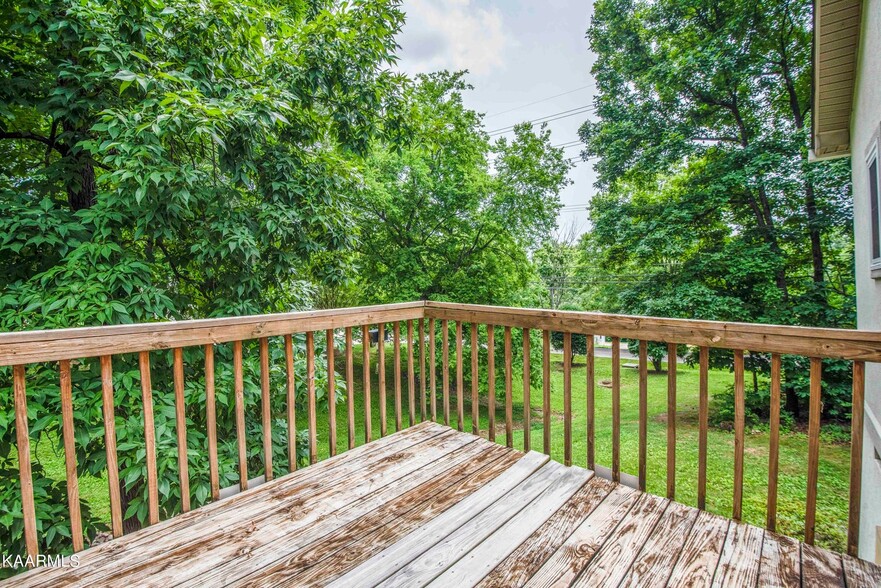 Building Photo - 1728 Stone Hedge Dr