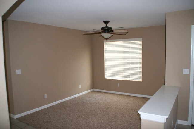 Building Photo - Great home for rent in Visalia!