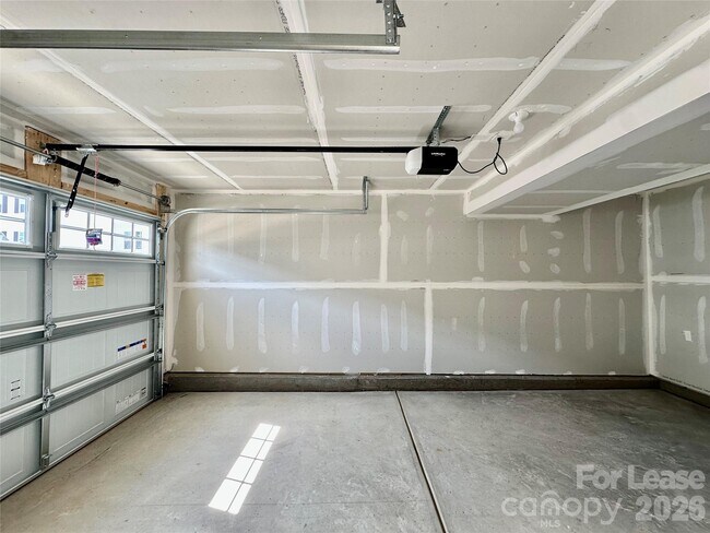 Building Photo - 8038 Sinnet Pl