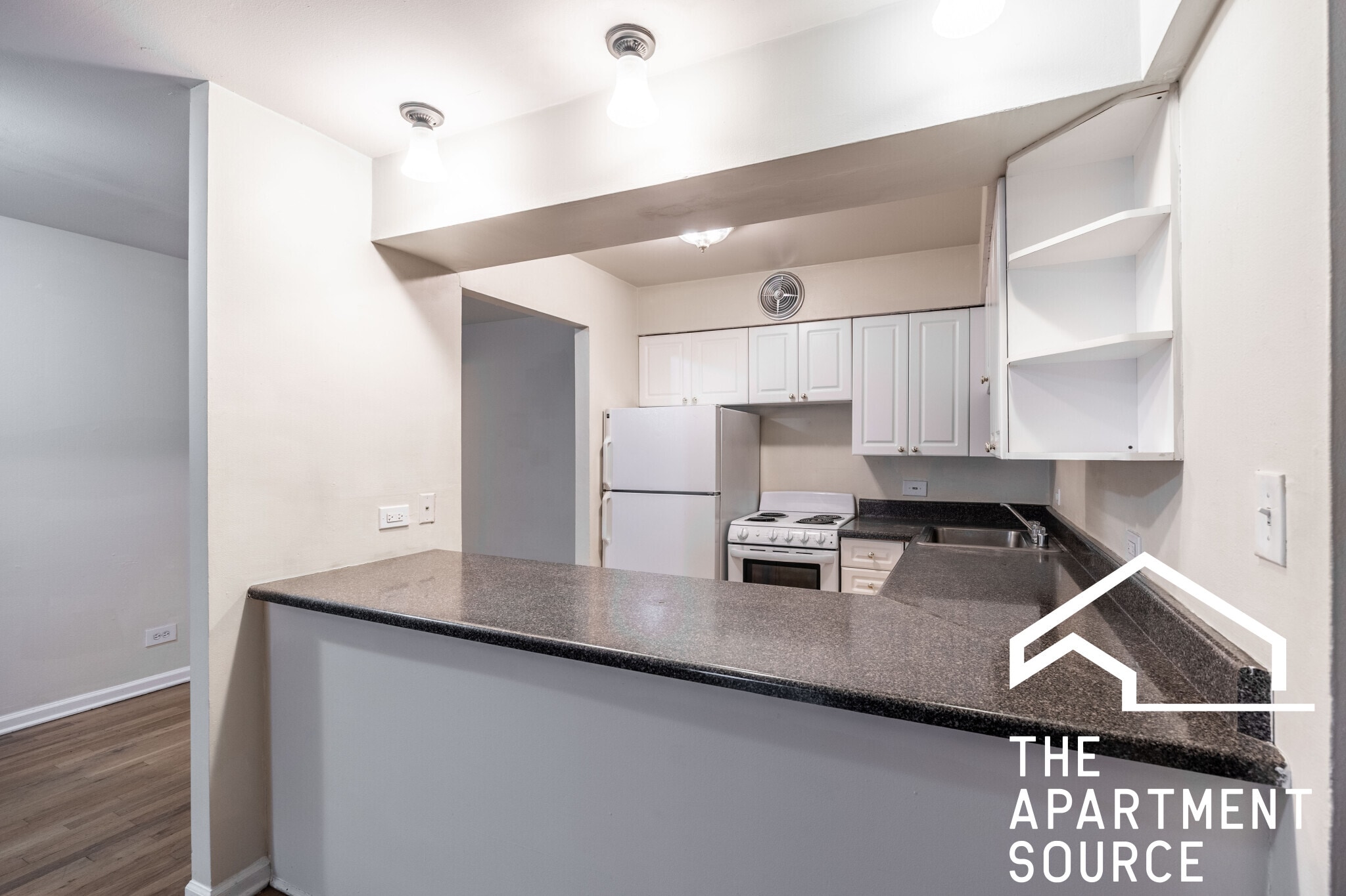 Building Photo - 1225 N La Salle Dr