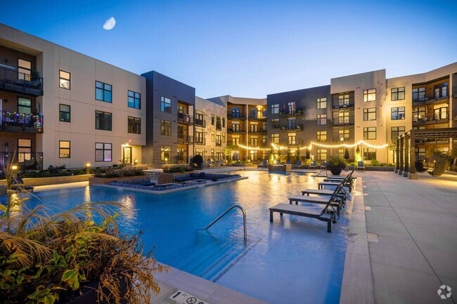 Courtyard Resort Style Pool
