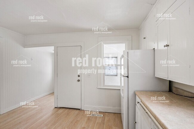 Building Photo - 1517 E Bridgeport Ave