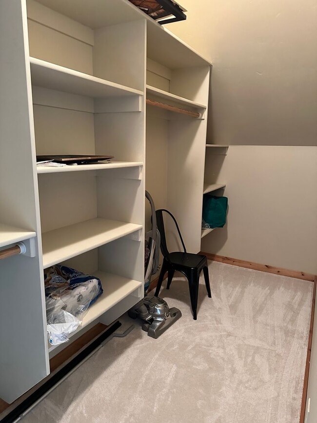 Building Photo - Large Beautiful Condo with Many Upgrades!!