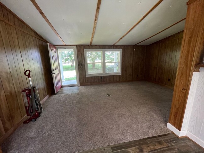 Building Photo - Adorable 3 BR | 2 BA in Snow Hill (Wayne C...