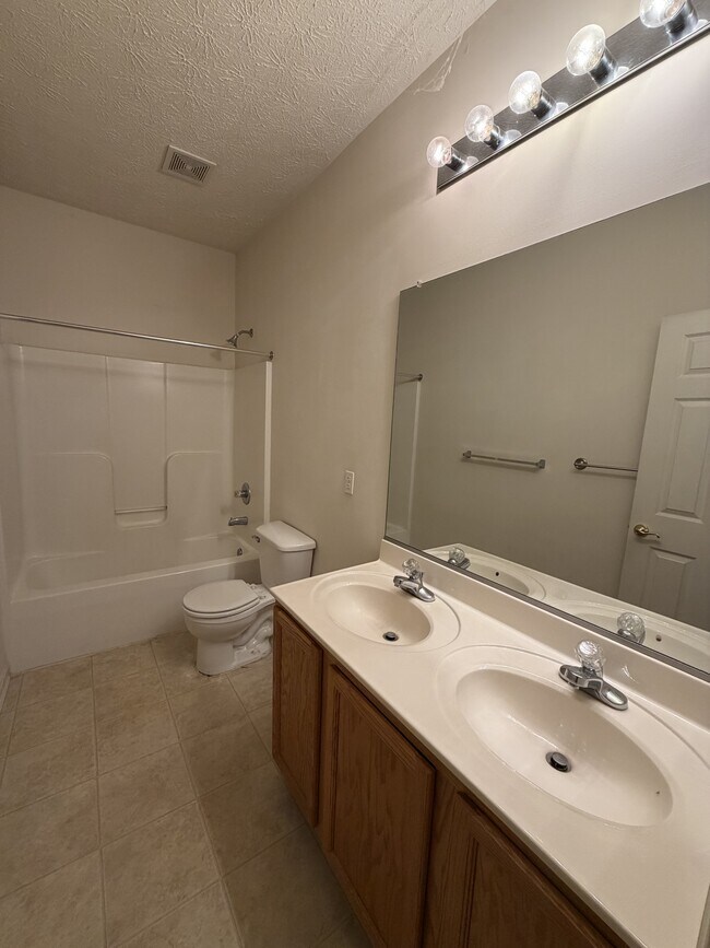 Building Photo - 9008 Executive Club Dr