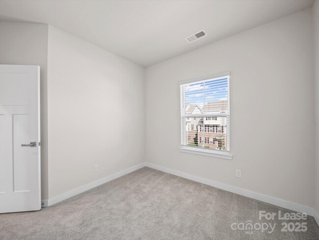 Building Photo - 9922 Oaklawn Blvd NW