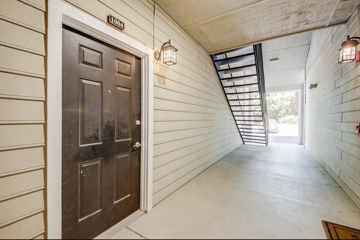 Building Photo - 1250 Parkwood Cir SE