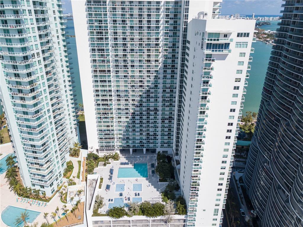 Building Photo - 1800 N Bayshore Dr