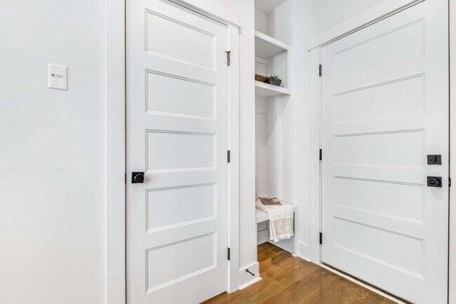 Building Photo - 6121 Neighborly Ave