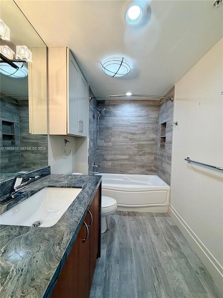 Building Photo - 300 S Biscayne Blvd