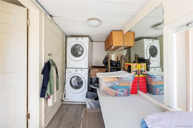 Building Photo - 239 Main St