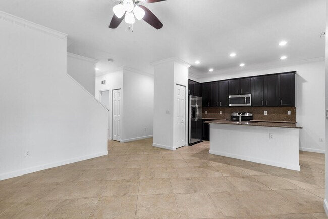 Building Photo - 10384 Wellington Parc Dr