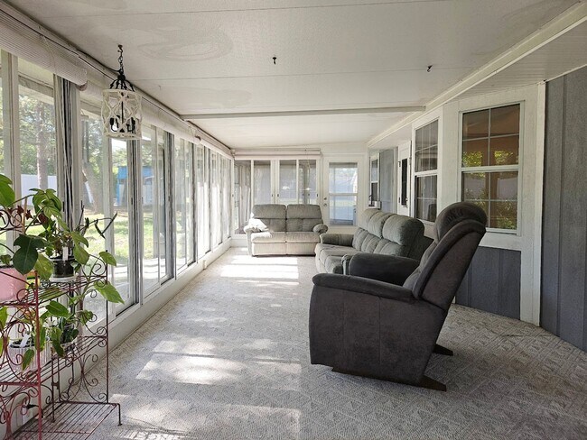 Building Photo - Charming 2 Bed, 2 Bath Home for Rent in Spring Hill (34609) – Spacious, Bright, and Perfectly Loc...